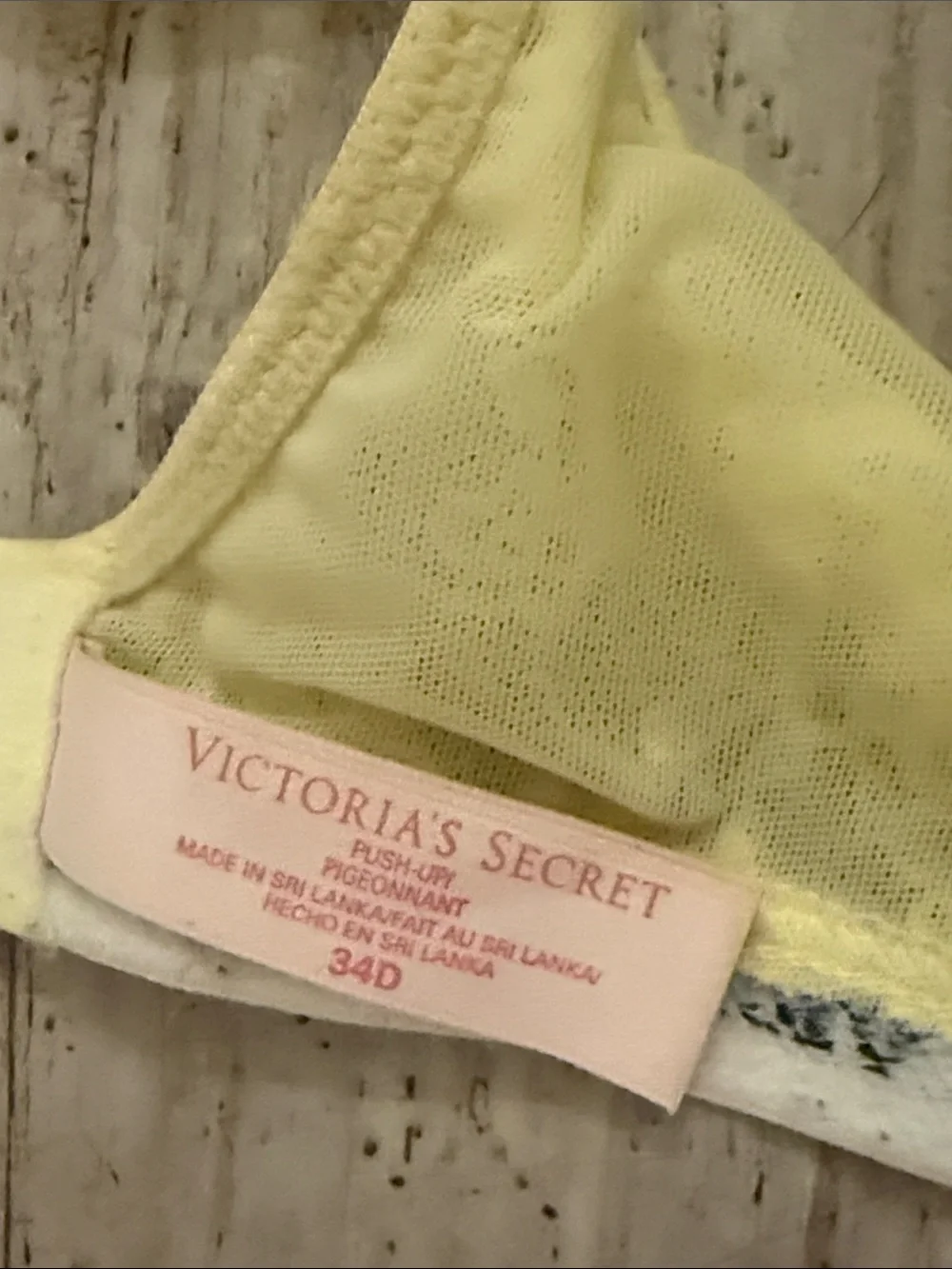 Victoria's Secret Pale Yellow Lace Push-Up Bra